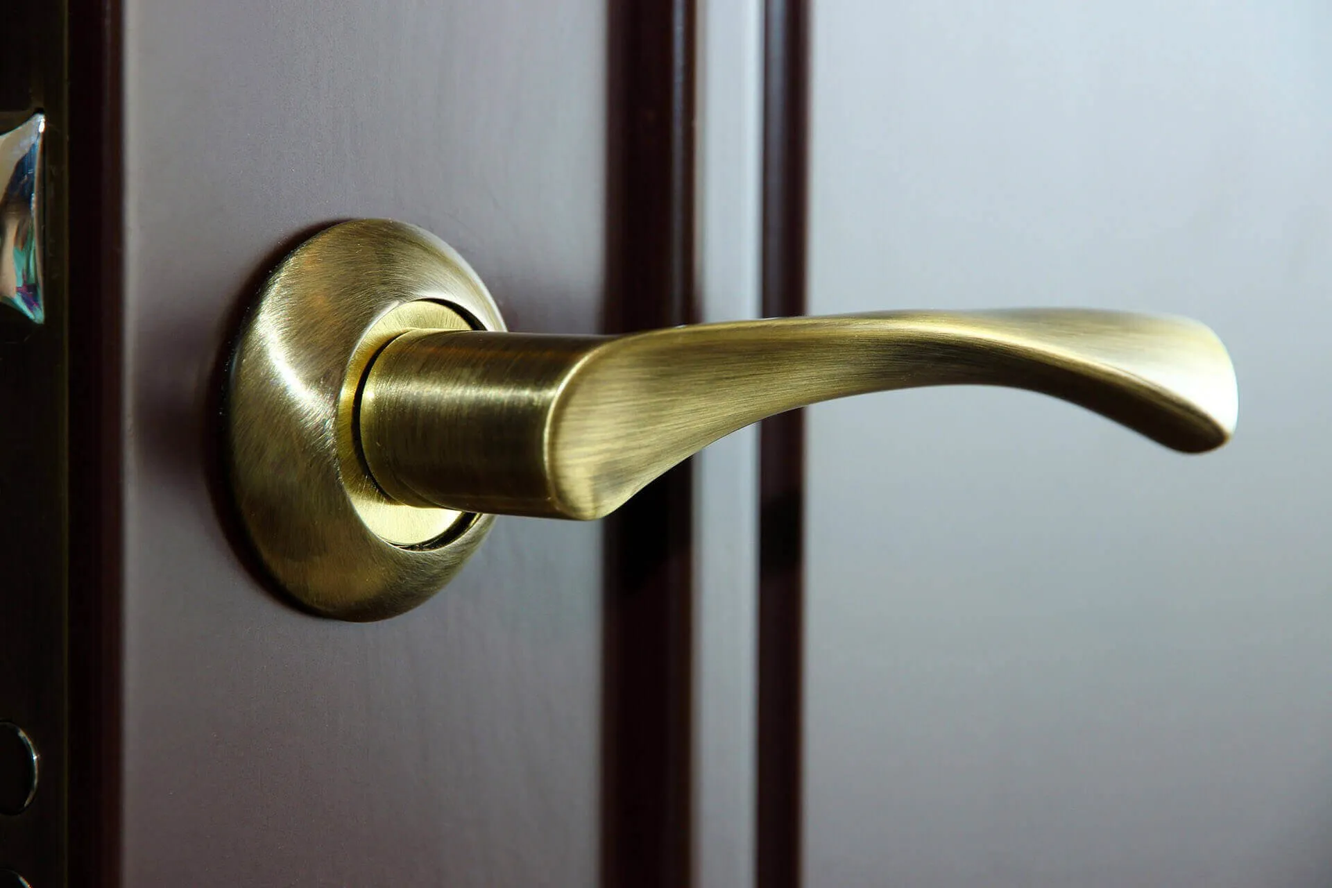 Securing Your Windows: Essential Tips from MBLOCKSMITHS